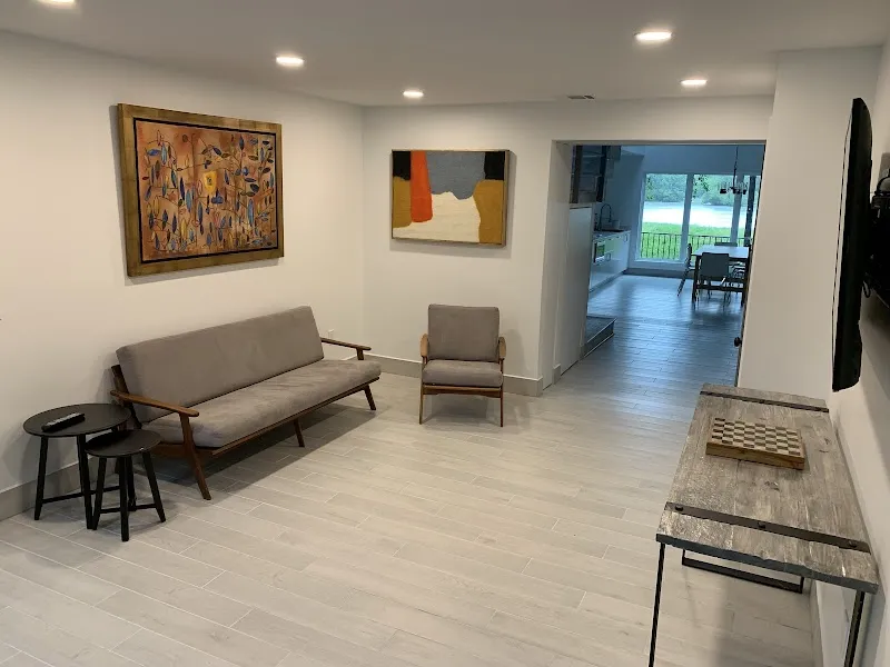 Azul House Sober Living - Photo 4