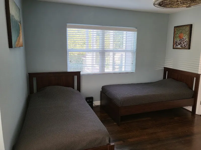 Riverside Recovery House-Sober Home - Photo 4