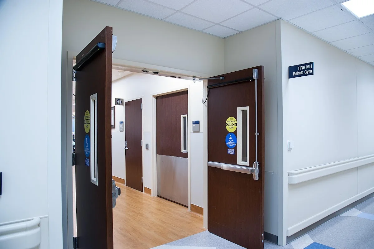 TIRR Memorial Hermann Inpatient Rehabilitation - Greater Heights - Photo 4
